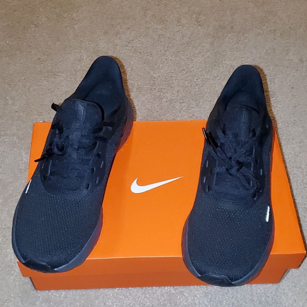 Nike Revolution 5